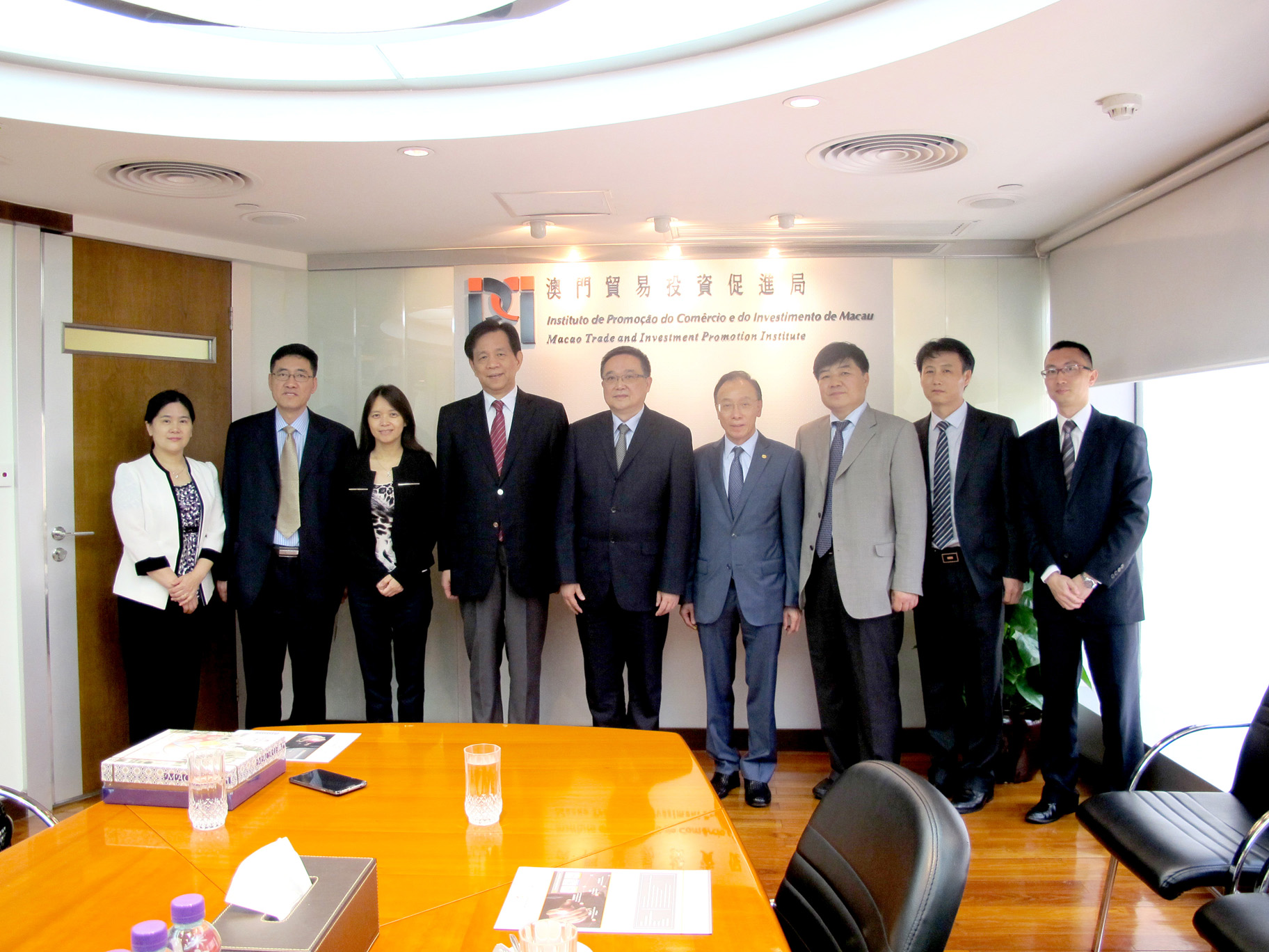 IPIM’s President Jackson with Vice Chairman of the standing committee of the people’s congress of Jilin Province Chen Weigen and the delegation at IPIM (23 May 2016)