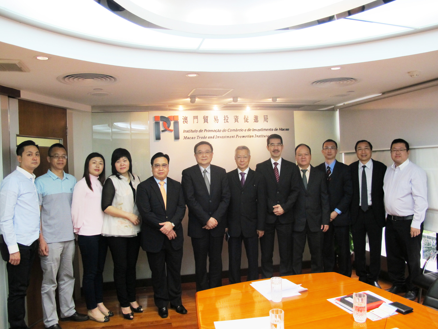 IPIM’s President Jackson with Chairman of Shandong Union Industrial Commercial and Association of Macau Au Ion Weng and the delegation at IPIM (28 April 2016)