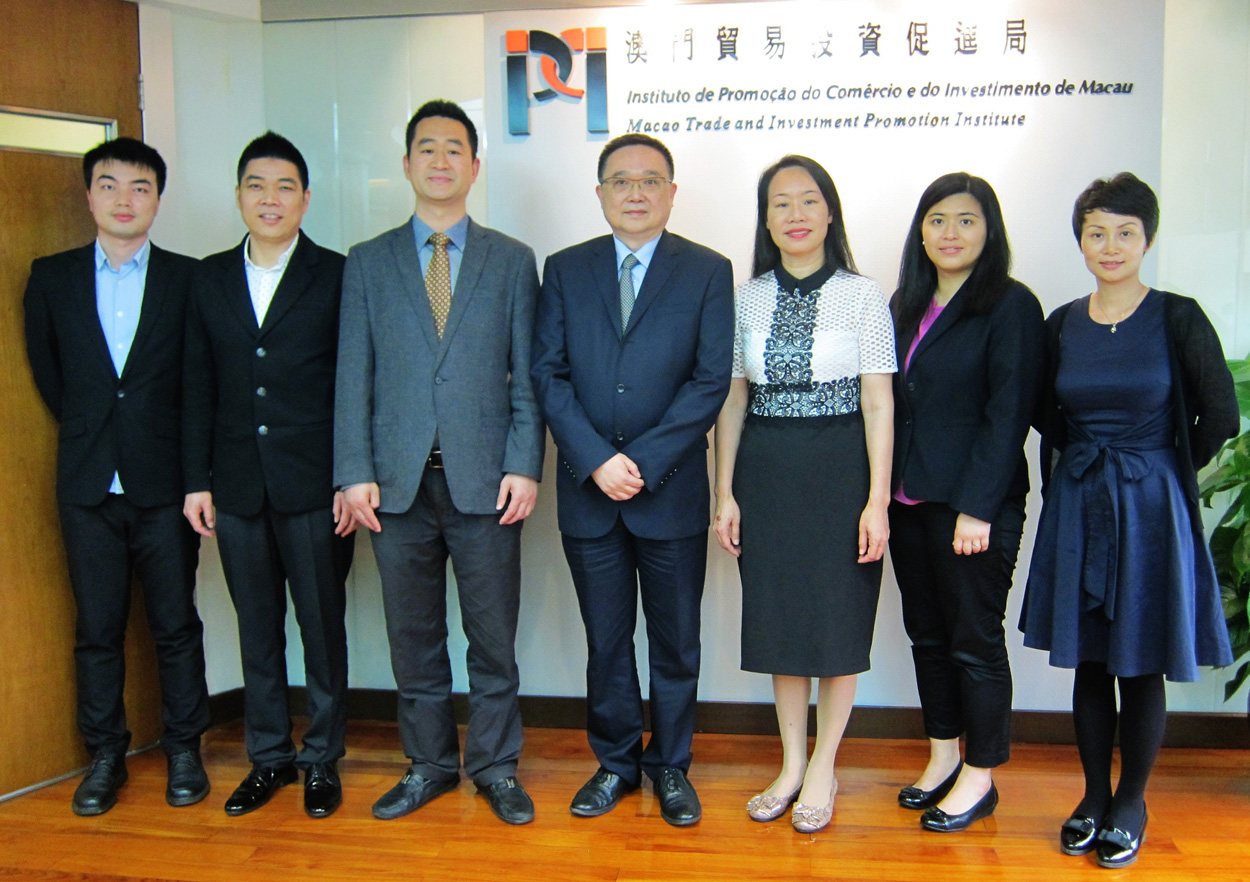 IPIM’s President Jackson with Proprietor of Macao Commercial Post Zhu Haisheng and the delegation at IPIM (13 May 2016)