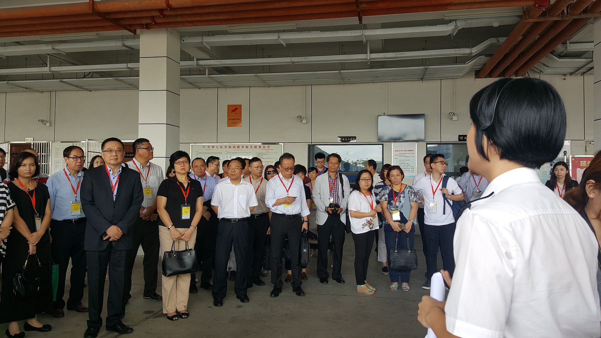 Empresas visitaram as instalações de desembaraço aduaneiro nos postos fronteiriços de Hengqin e Nansha
