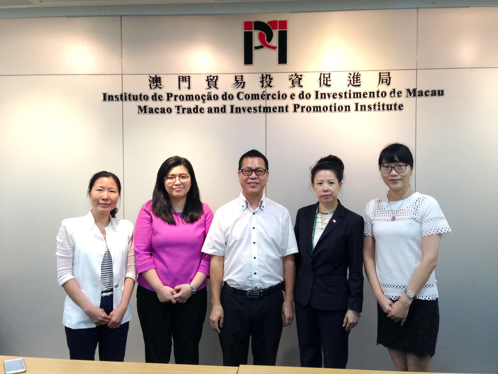Deputy Director of Jiangmen Bureau of Commerce Peng Jianzong and the delegation at IPIM (1 June 2016)