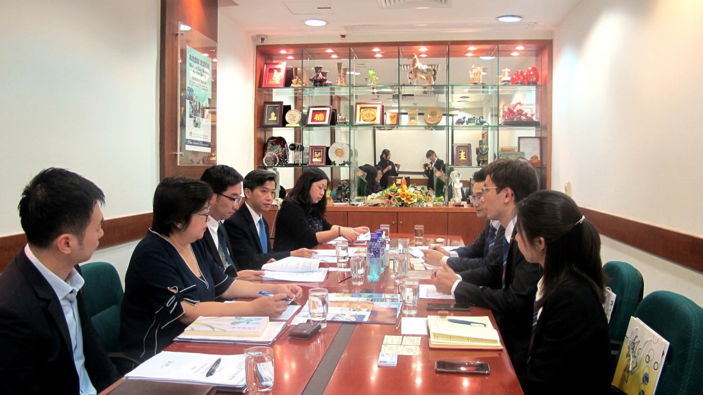 IPIM’s Executive Director Agostinho Vong Vai Lon meets with the delegation of Pan Mac Junior Chamber (2 August 2019)