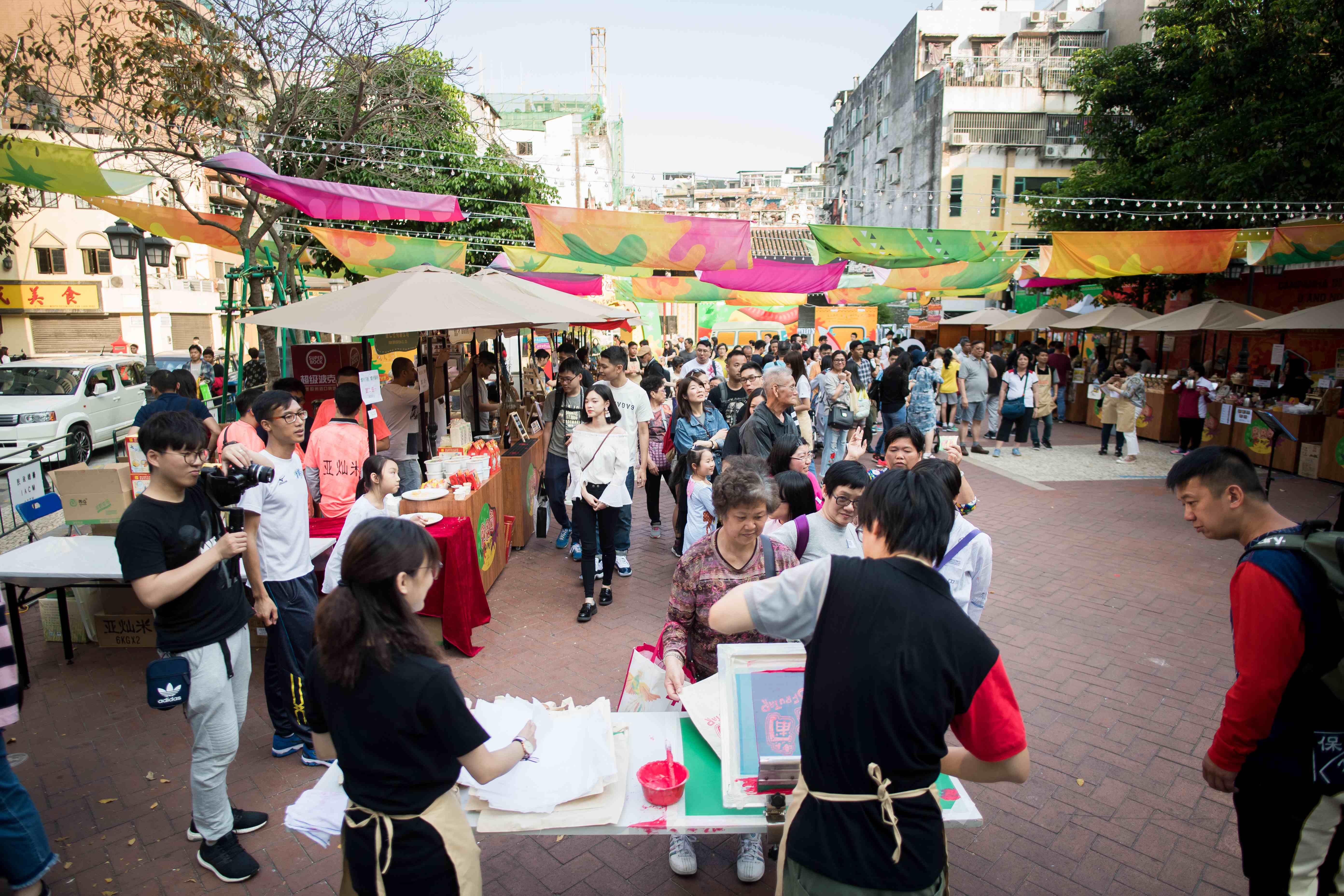 “Vamos Desfrutar – Mercado com Destaque para os Produtos do Mundo Lusófono e Macau”