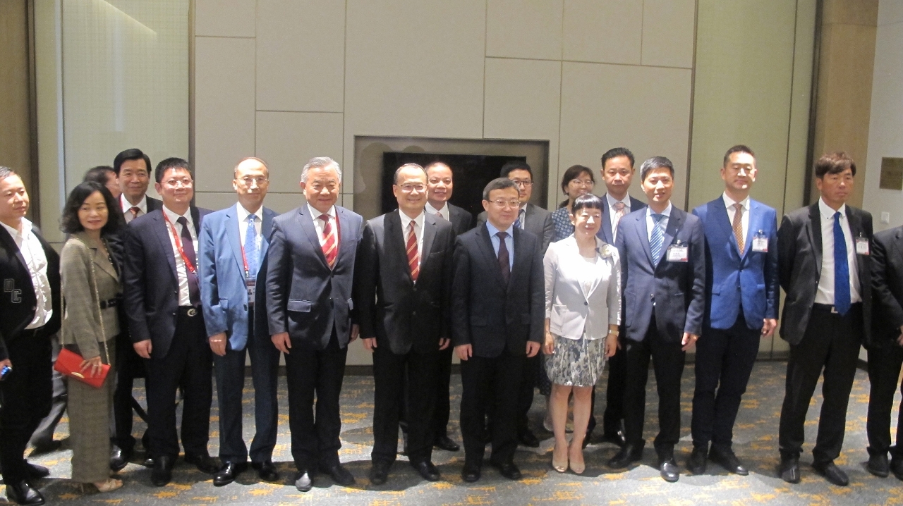 Visita da Delegação Empresarial de Macau a Jiangxi para participar na Expo de Investimento e Comércio da China Central Organizado o fórum para intercâmbio e cooperação das empresas dos dois territórios