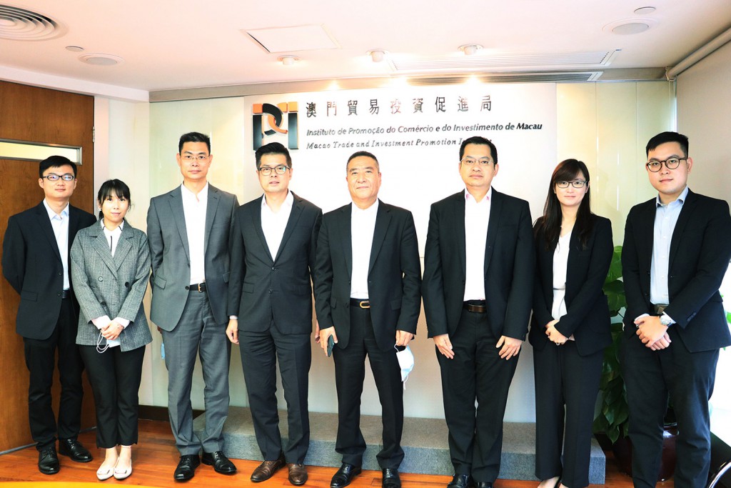 O Dr. Sam C. S. Lei e o Dr. Vincent U, Vogais Executivos do IPIM com o Sr. Ling Fengjie, Coordenador do Centro de Formação do Conselho para a Promoção do Comércio Internacional da China e a sua delegação, em visita ao IPIM (16 de Junho de 2021)