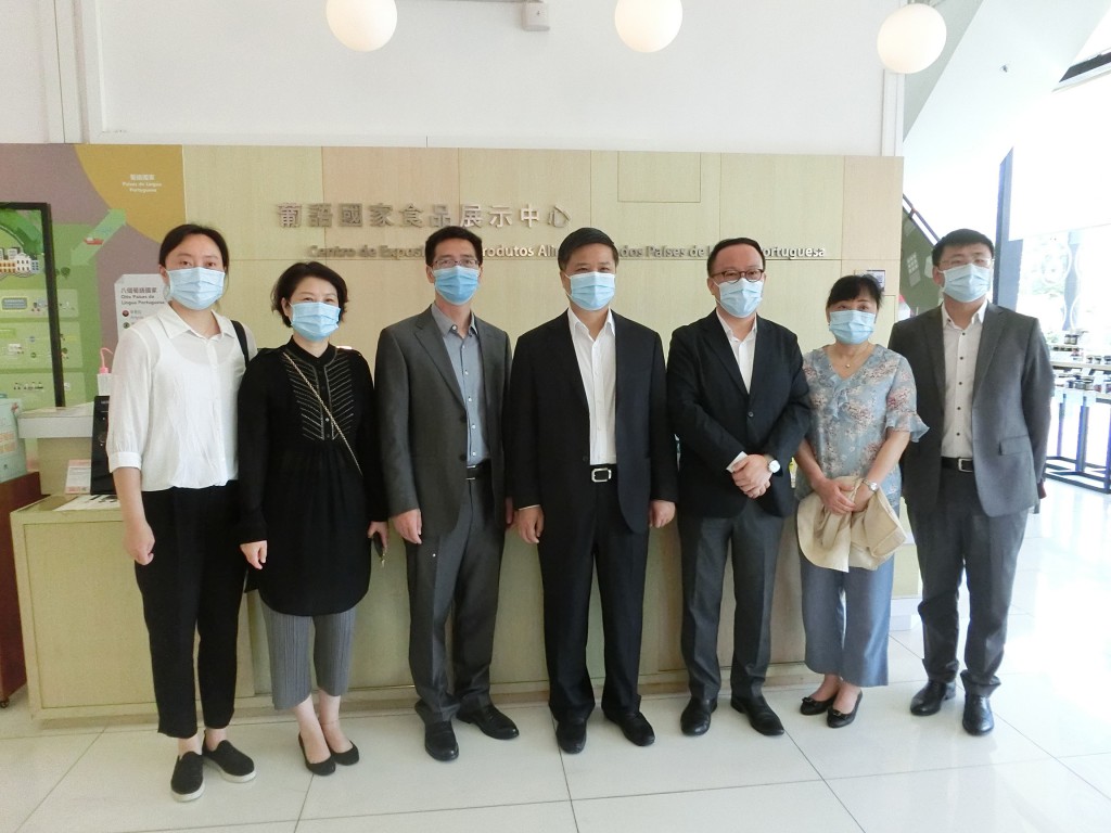 Delegação dos Serviços do Comércio da Província de Zhejiang em visita ao Centro de Exposição dos Produtos Alimentares dos Países de Língua Portuguesa (11 de Junho de 2021)